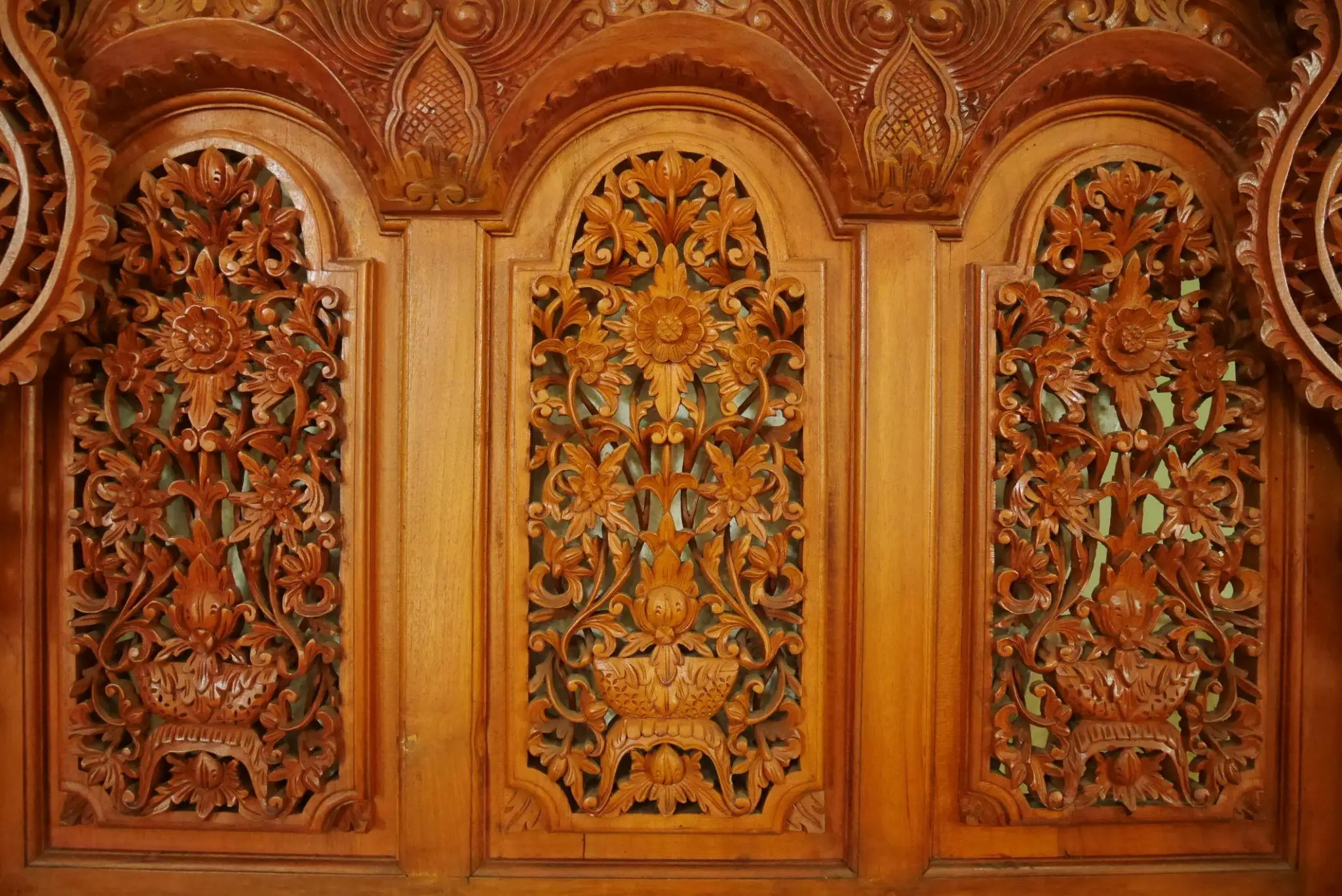 Top Wooden Wall Art Pieces for Festive Home Décor